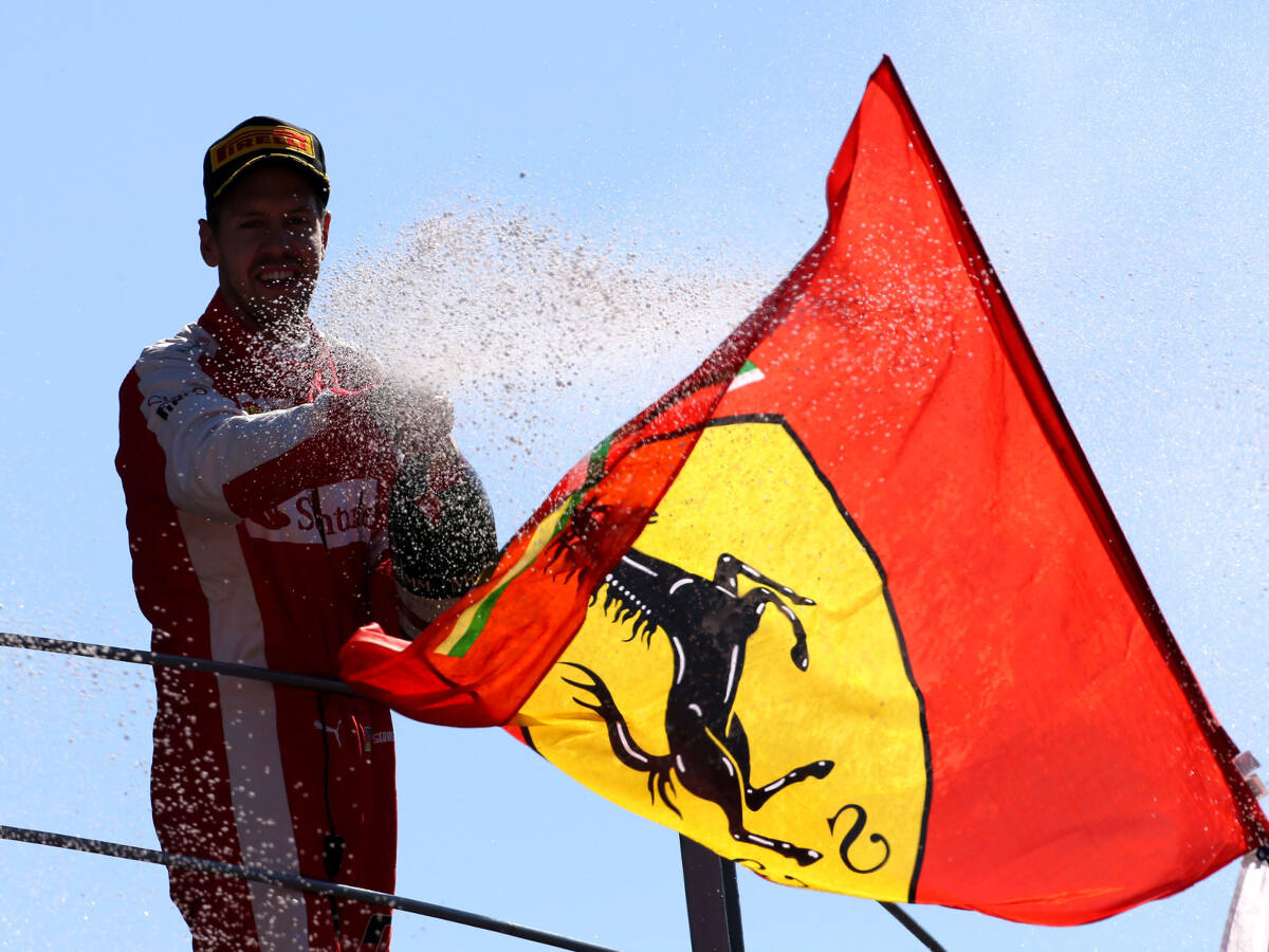 Foto zur News: Tränen der Freude: Sebastian Vettels emotionalstes Podium