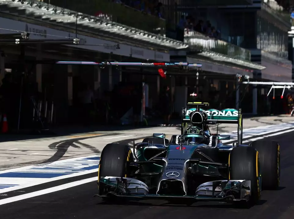 Nico Rosberg Foto zur News: Pirelli reagiert auf Vorjahr: Weichere Reifen in Sotschi
