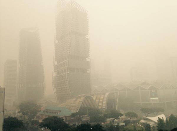 Foto zur News: Sorgt der Smog für Probleme? Vettel: "Schreiten im Notfall ein"