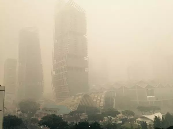 Foto zur News: Sorgt der Smog für Probleme? Vettel: "Schreiten im Notfall ein"