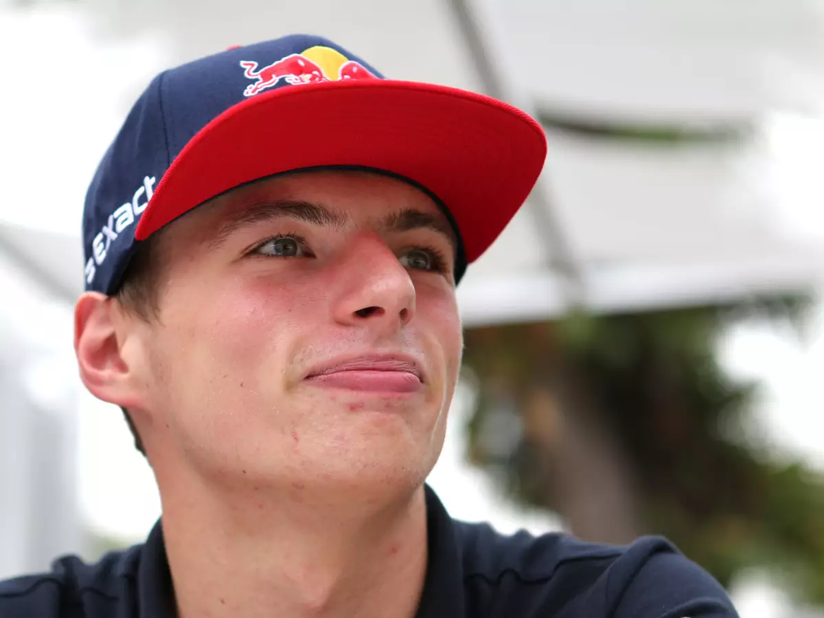 Foto zur News: Große Liebe? Max Verstappen flirtet öffentlich mit Rennfahrerin