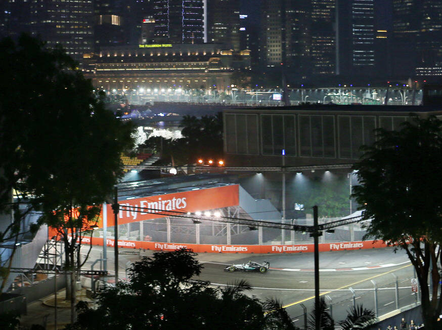 Foto zur News: Formel 1 Singapur 2015: Nico Rosberg mit erster Bestzeit