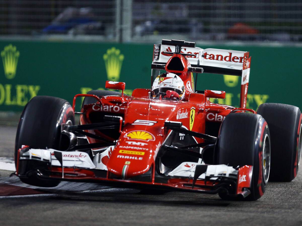 Foto zur News: Formel 1 Singapur 2015: Ferrari und Red Bull foppen Mercedes!