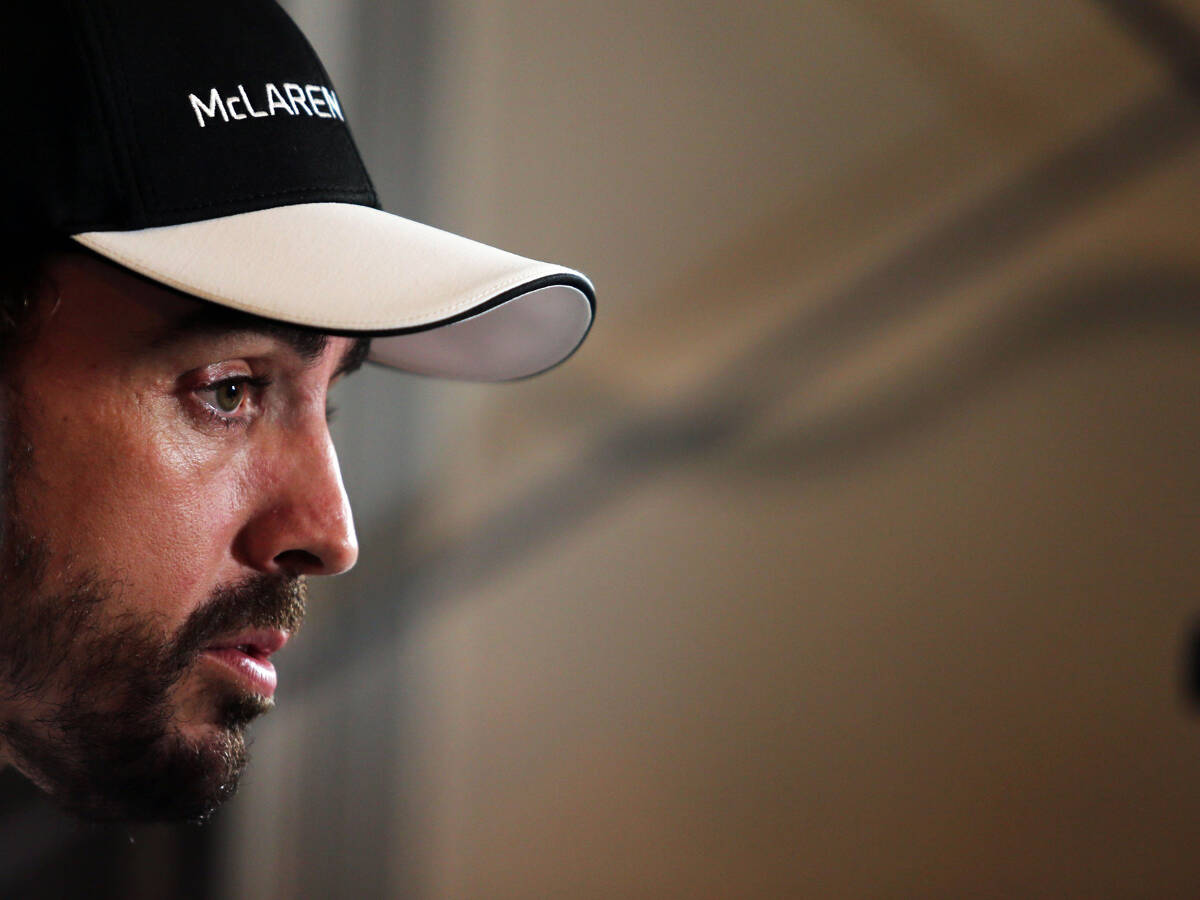 Foto zur News: Alonso hält McLaren 2016 die Treue: "Ich gehe nirgendwo hin!"
