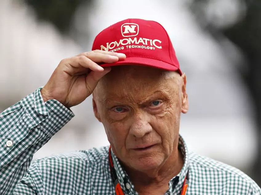 Foto zur News: Lauda wehrt sich nach Button-Kritik: "Ich wollte nur helfen"