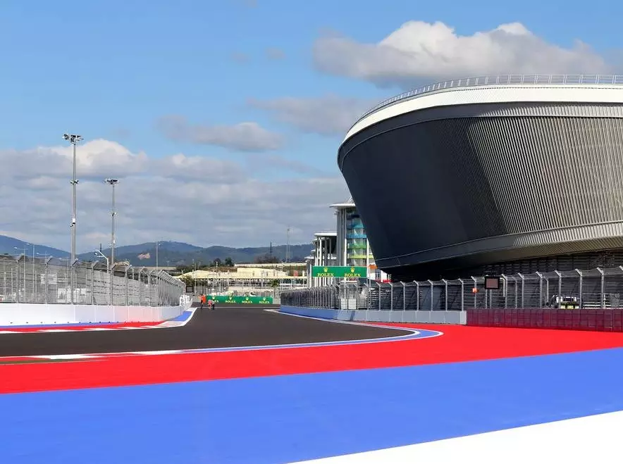 Sotschi Foto zur News: Sotschi: Hoher Benzinverbrauch, Hybridsystem gefordert