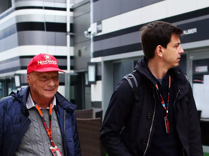 Foto zur News: Lauda korrigiert Horner: Definitiv keine Verhandlungen