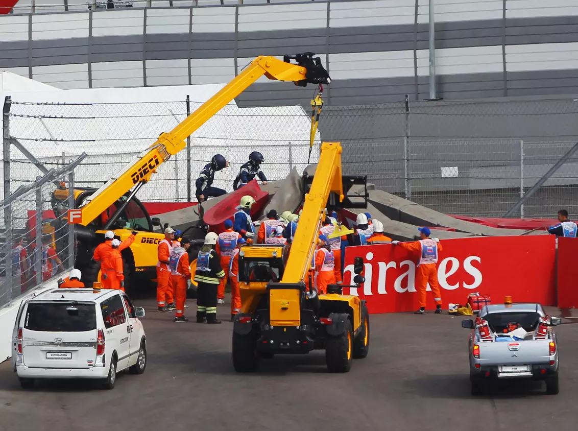 Carlos Sainz Foto zur News: Lebendig begraben: Sicherheitskritik nach Sainz-Unfall