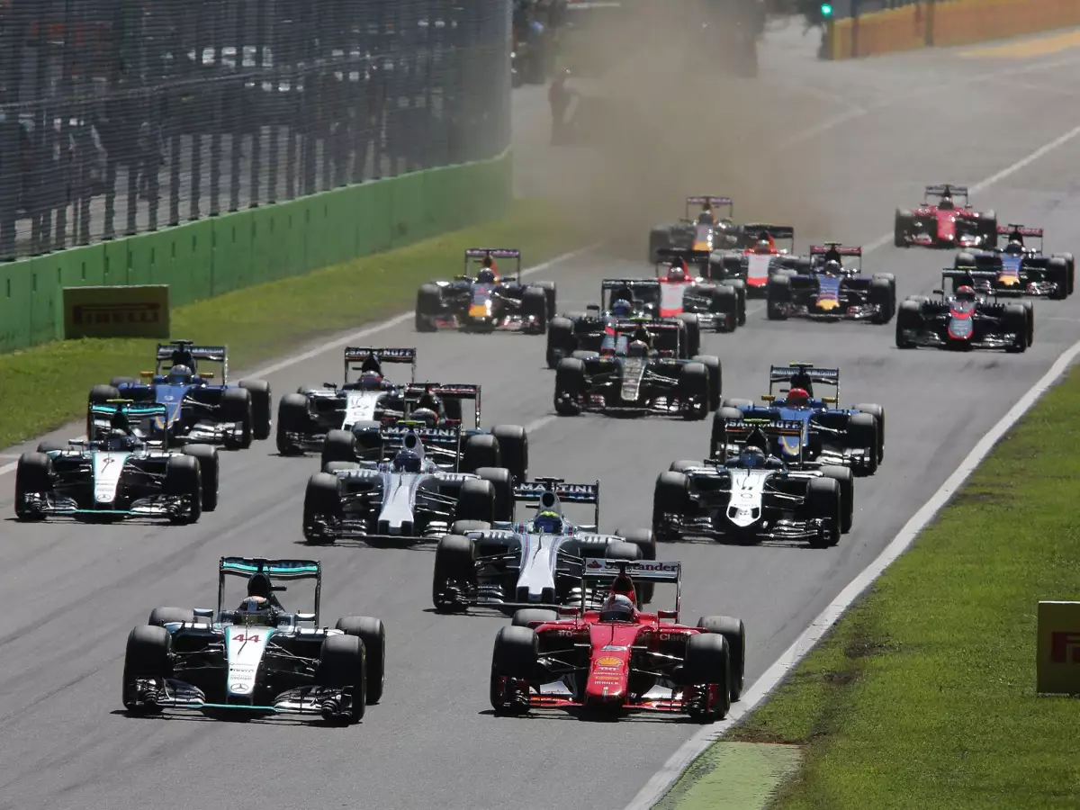 Lewis Hamilton, Sebastian Vettel Foto zur News: Gipfel der Motorenhersteller: Kommt freie Entwicklung?