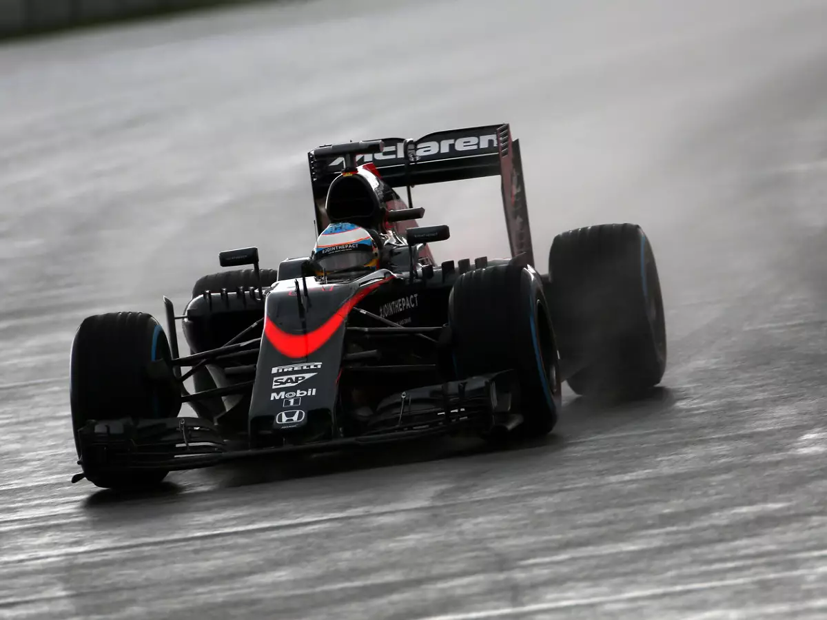 Fernando Alonso Foto zur News: McLarens "Testfahrt": Neuer Honda-Motor übertrifft Erwartung