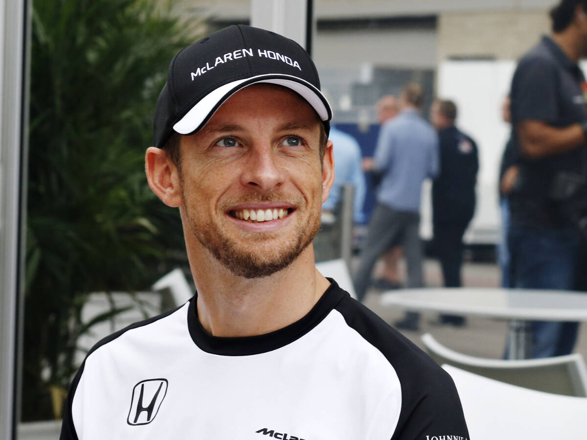 Foto zur News: Jenson Button: Würde auch 2017 gerne noch fahren