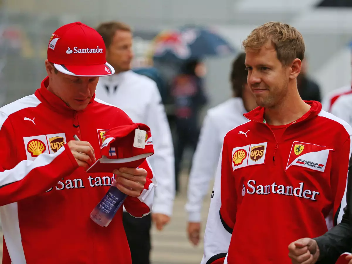 Sebastian Vettel, Kimi Räikkönen Foto zur News: Vettel in Austin 2015: Erinnerungen an Japan-Sieg 2010