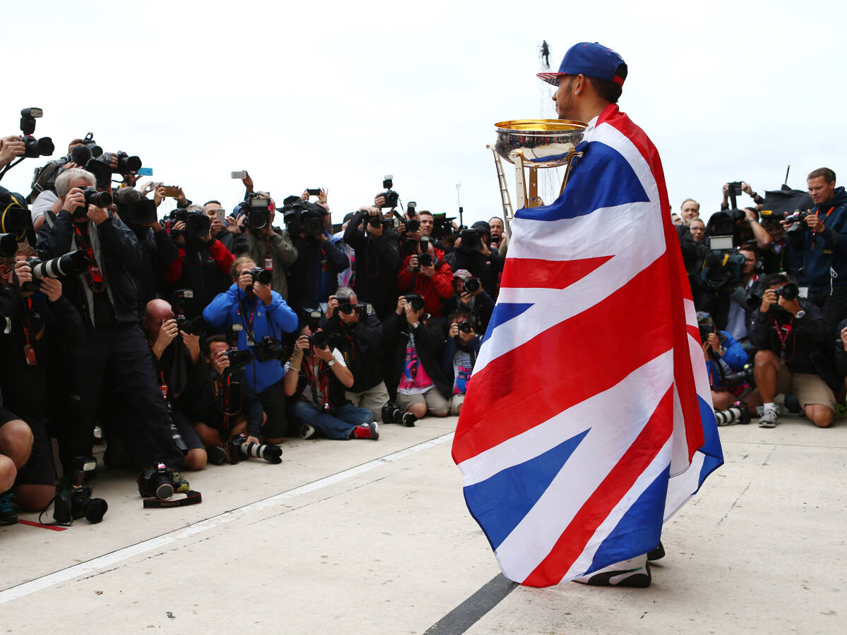 Foto zur News: Wolff heißt Hamilton im Olymp der Formel 1 willkommen