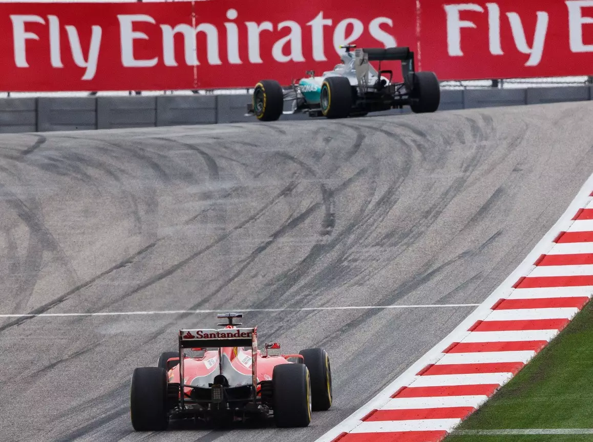 Nico Rosberg, Sebastian Vettel Foto zur News: Sebastian Vettel: "Hatten definitiv Chance auf den Sieg"