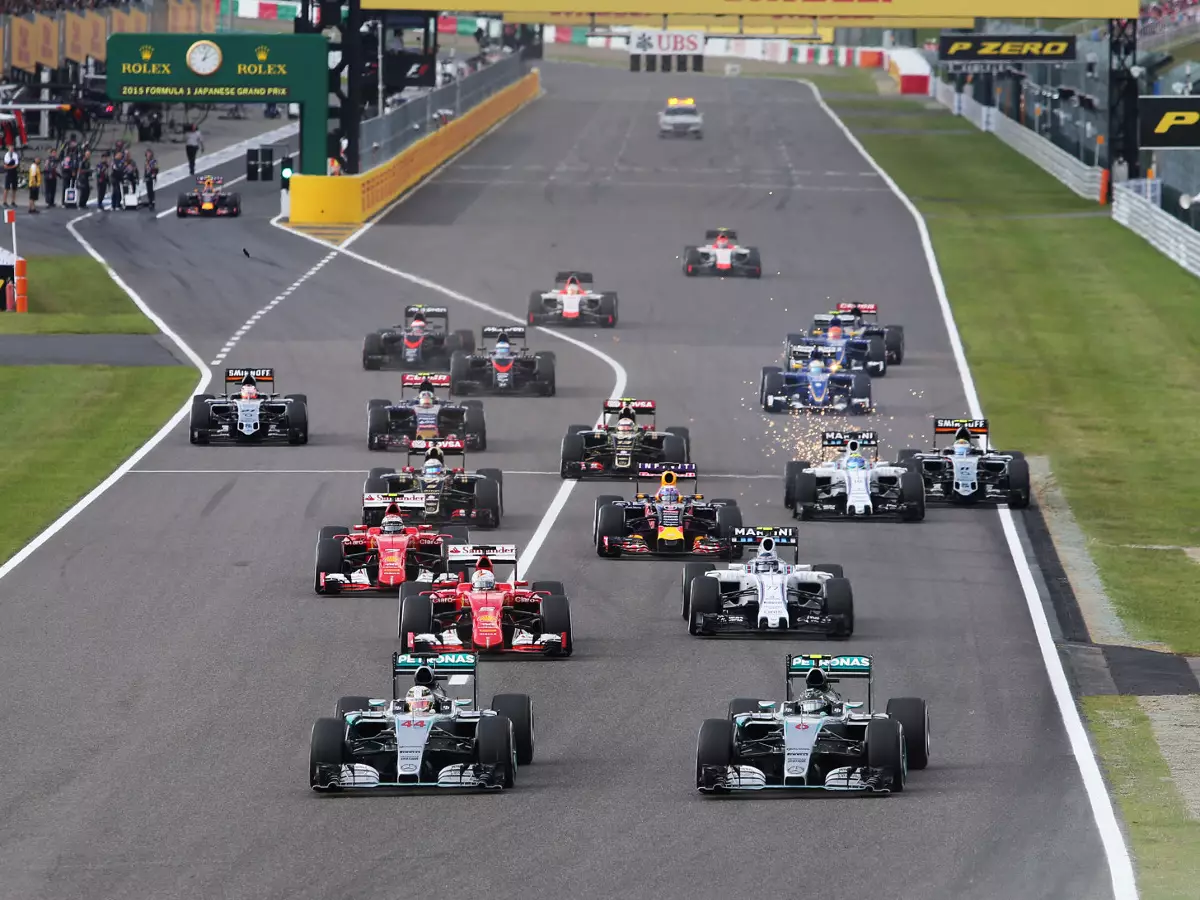 Start Suzuka Foto zur News: Vor dem Formel-1-Gipfeltreffen: Red Bull warnt vor Luftnummer