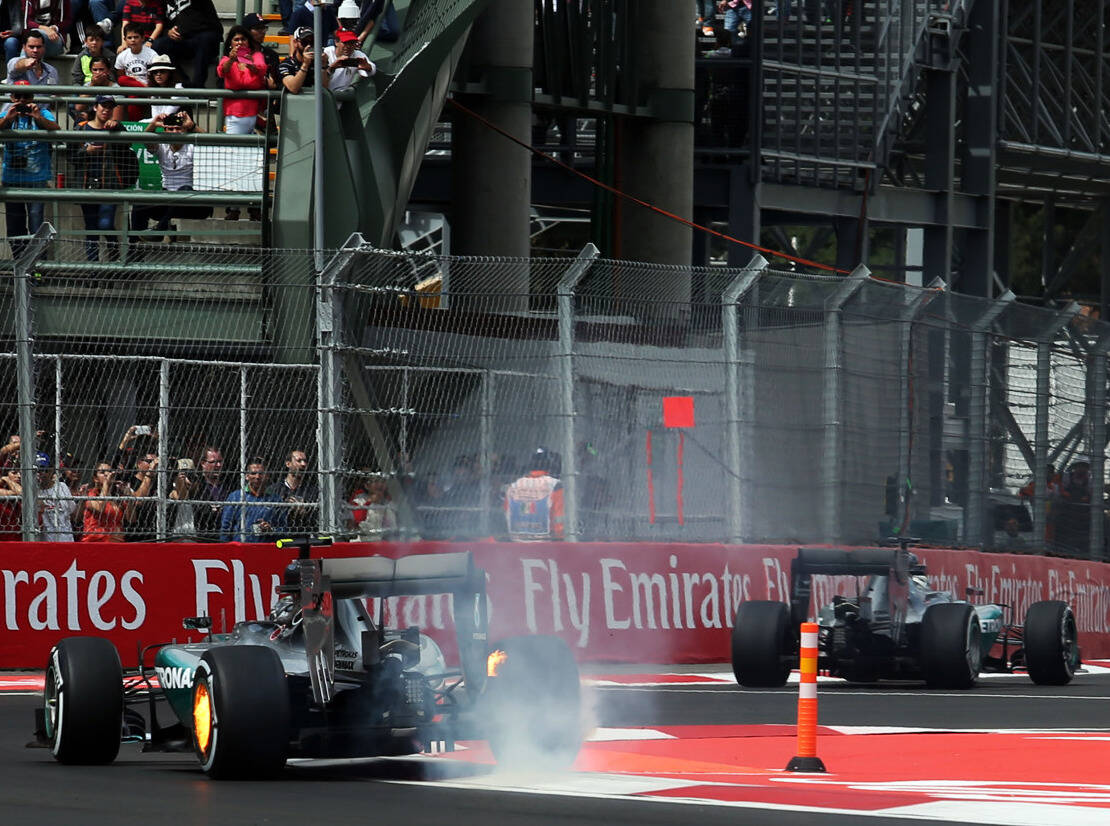Foto zur News: Mercedes in Mexiko: Feuer-Schrecksekunde bei Nico Rosberg
