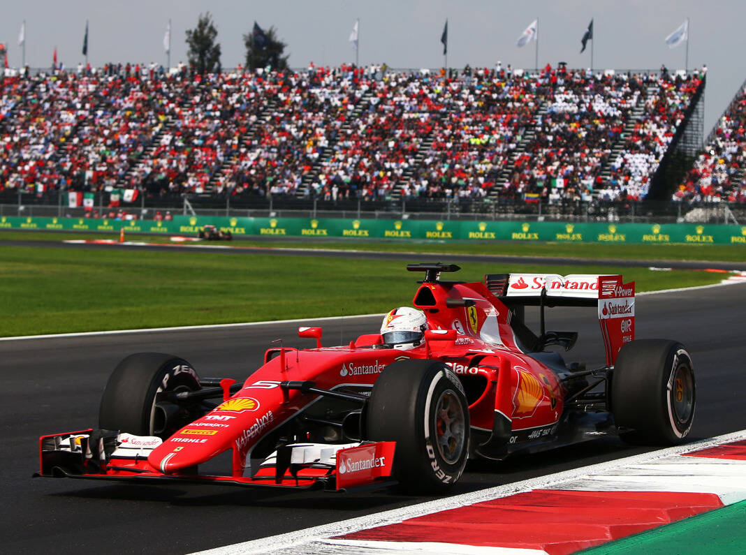 Foto zur News: Sebastian Vettel nach Crash reumütig: "Es war mein Fehler"