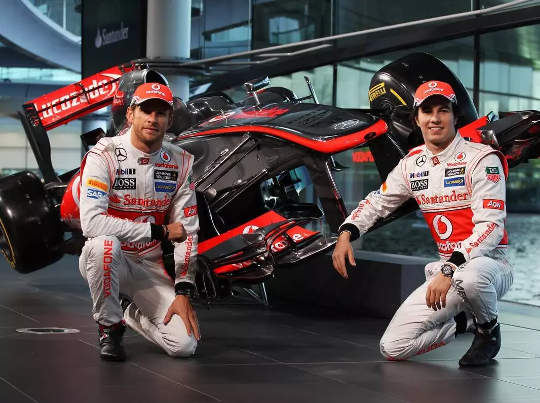 Jenson Button, Sergio Perez Foto zur News: Sergio Perez: McLaren war ein großes politisches Loch