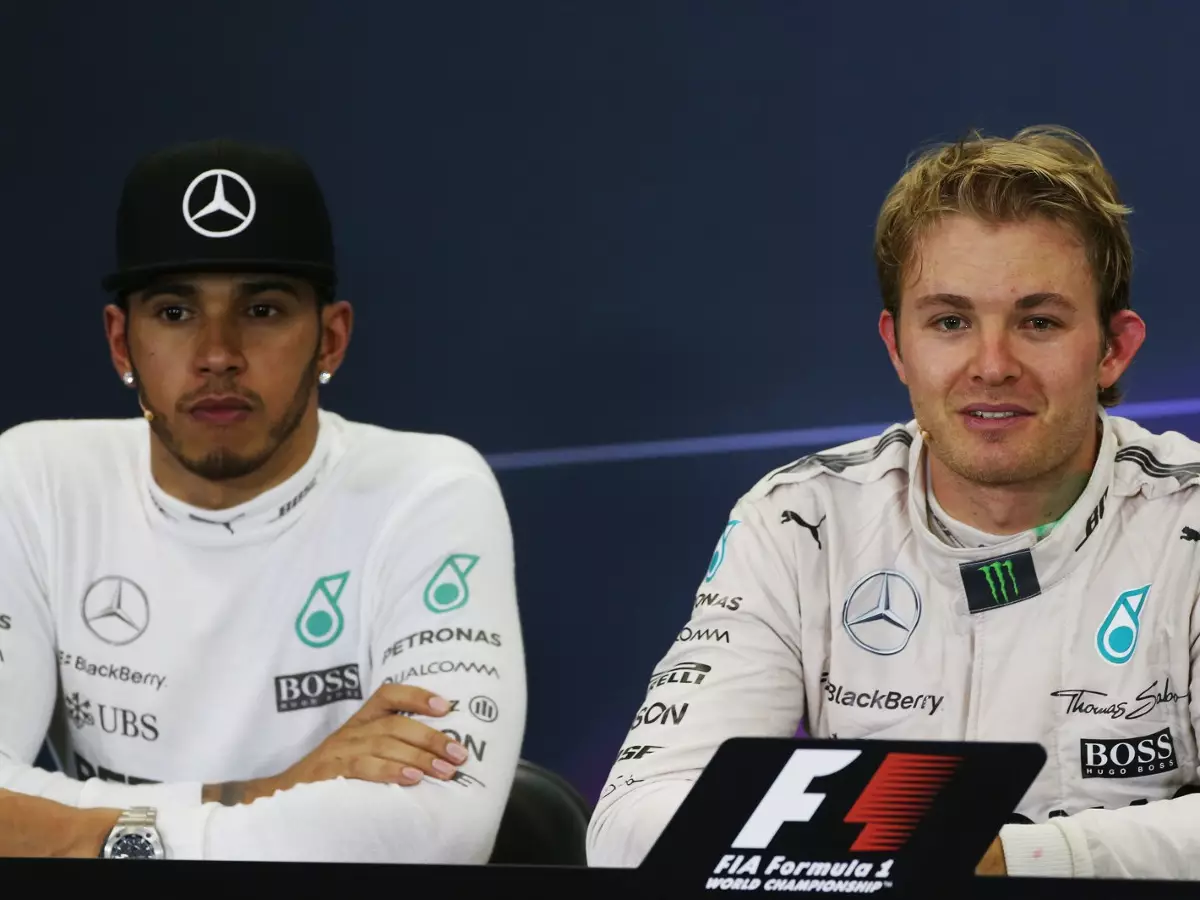 Lewis Hamilton, Nico Rosberg Foto zur News: Marc Surer: Nico Rosberg sollte den Kampf annehmen
