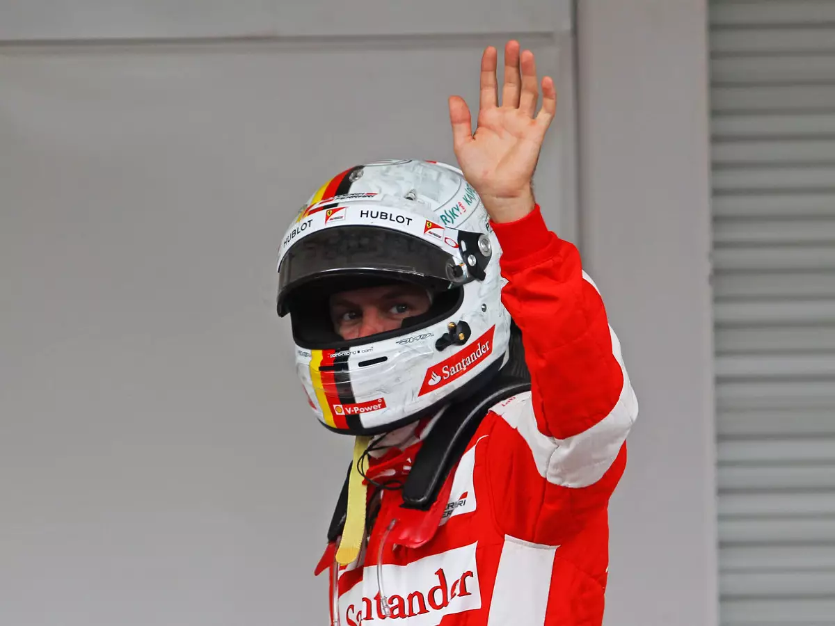 Sebastian Vettel Foto zur News: Vettel ulkt: "Niki Lauda darf man nicht alles glauben"