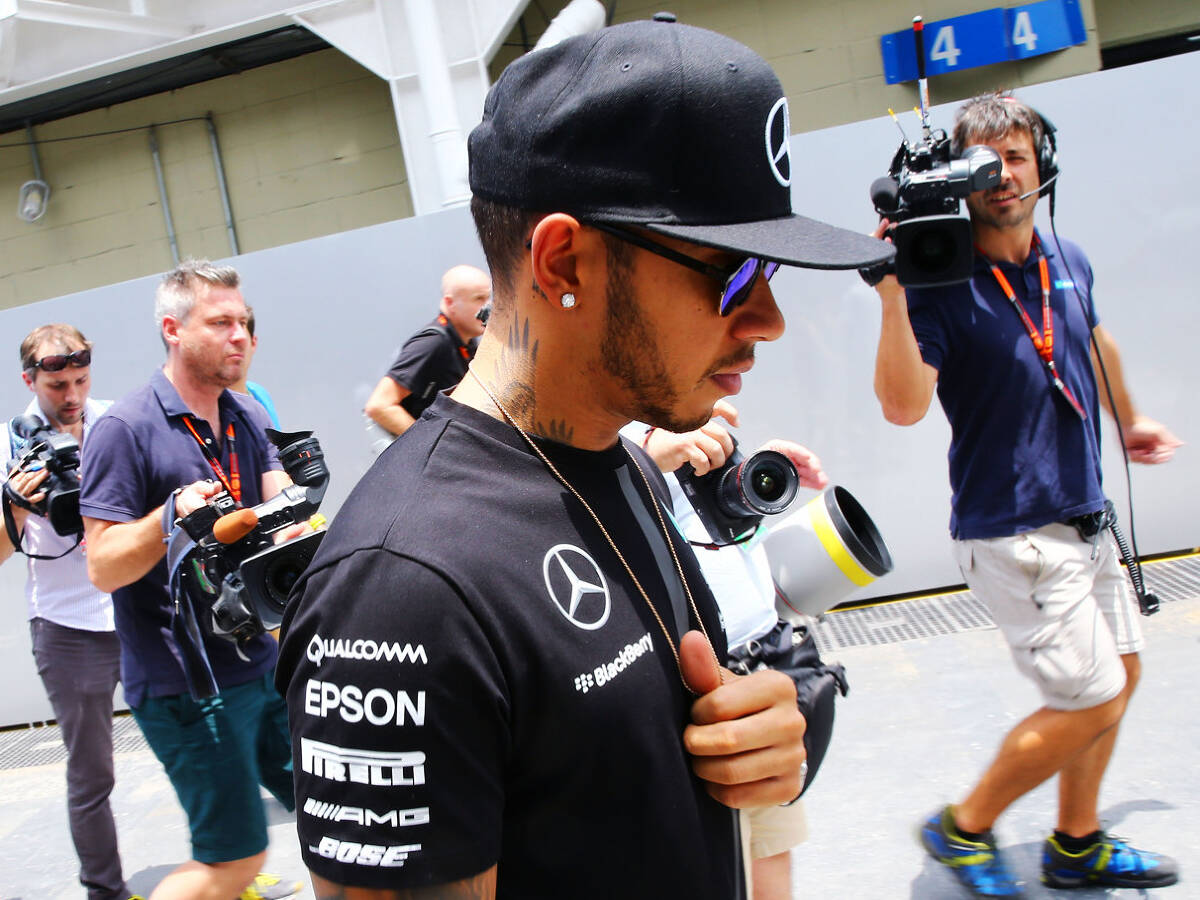 Foto zur News: Fragen tabu: Rätselraten um Lewis Hamiltons Verkehrsunfall