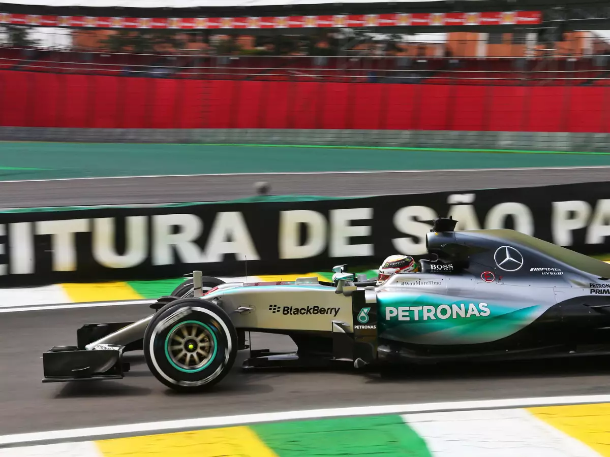 Foto zur News: Formel 1 Brasilien 2015: Lewis Hamilton mit erster Bestzeit