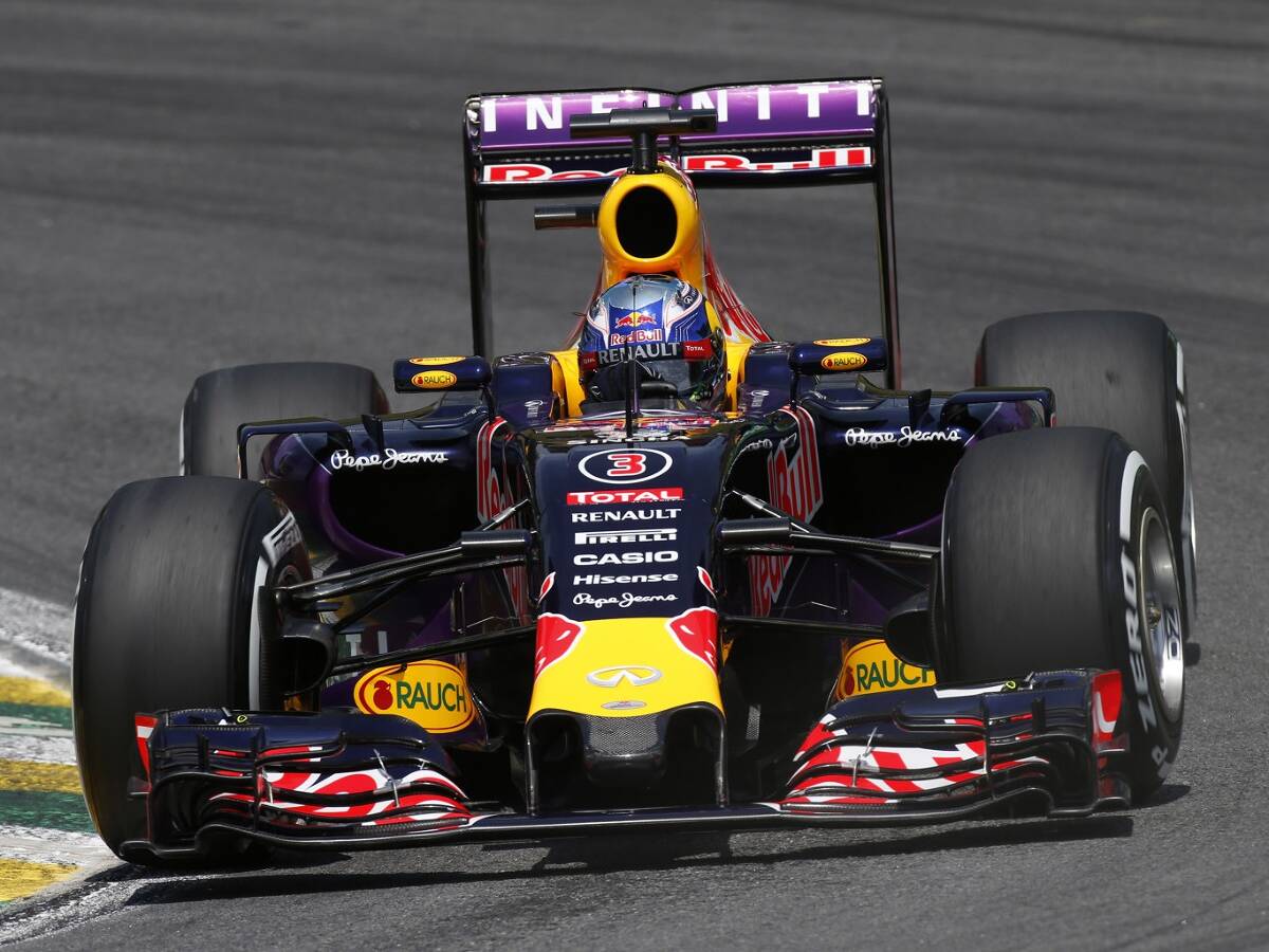 Foto zur News: Langsamer Ricciardo: Neuer Renault-Motor noch schlechter?