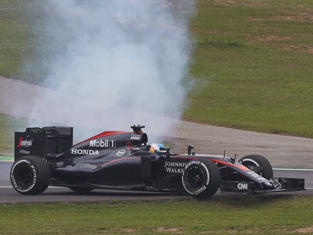 Foto zur News: Zwölfter Motor: 35 Plätze Strafe für Alonso