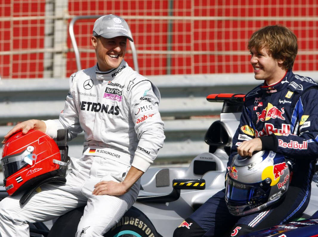 Foto zur News: Bernie Ecclestone: Vettel auf einer Stufe mit Schumacher