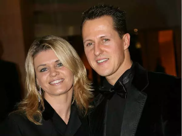 Corinna und Michael Schumacher Foto zur News: Schumacher-Familie dankt Unterstützern