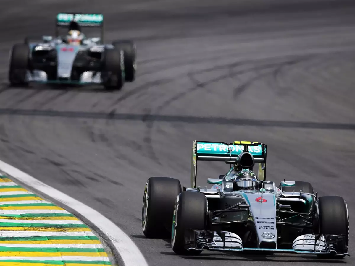 Nico Rosberg, Lewis Hamilton Foto zur News: Wolff versichert: Rosberg lässt sich nicht unterkriegen