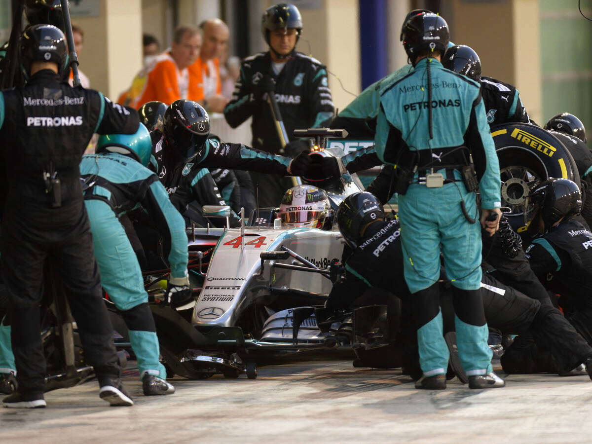 Foto zur News: Boxenstopp-Experiment: Mercedes macht Radmuttern kaputt
