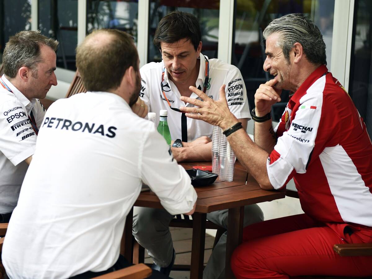 Foto zur News: Bernie Ecclestone: Keine Gnade mit Mercedes und Ferrari