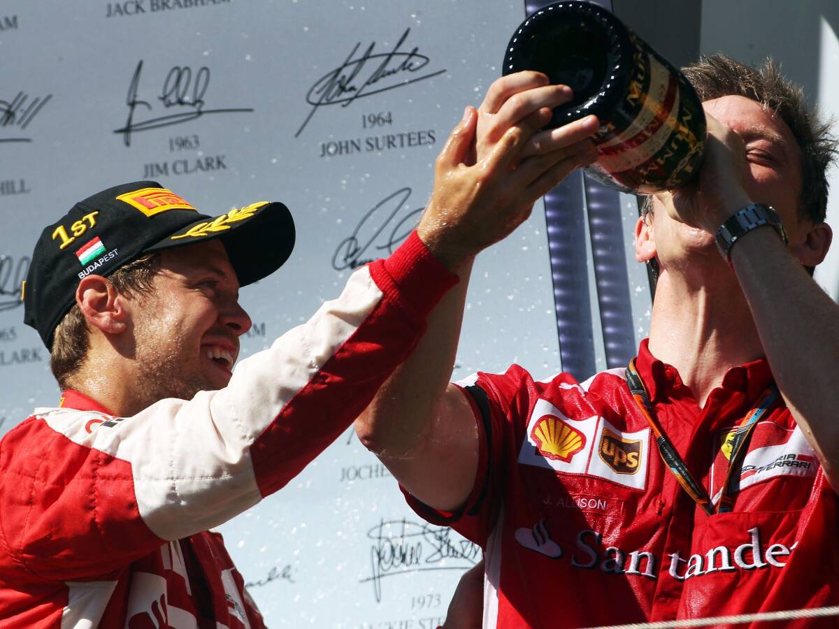 Foto zur News: Allison: Sebastian Vettel vollbringt "Wunder" im Ferrari-Cockpit
