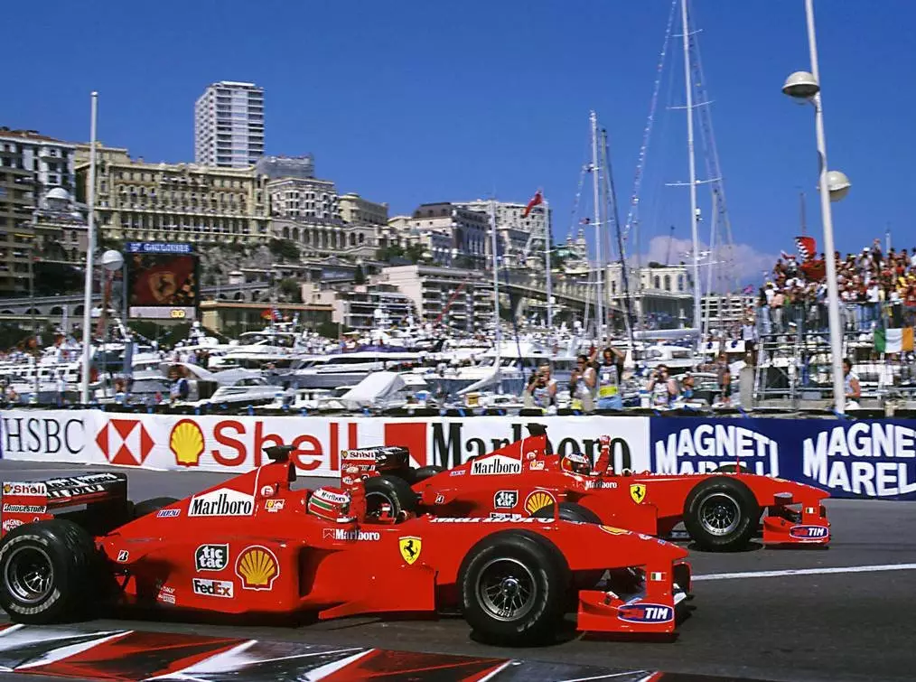 Eddie Irvine und Michael Schumacher in Monte Carlo 1999 Foto zur News: Eddie Irvine: Schumacher-Qualitäten sind "frei erfunden"