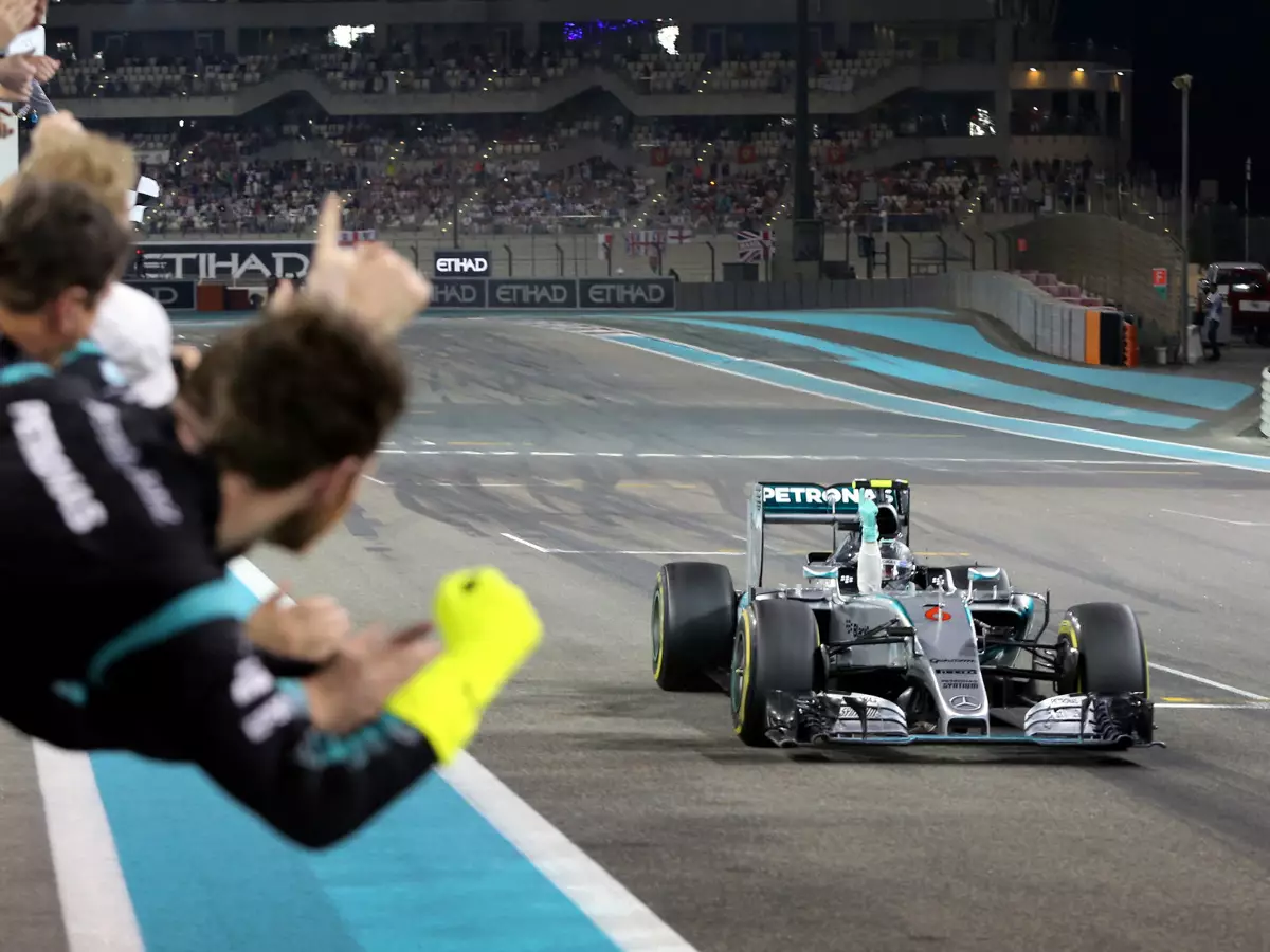 Nico Rosberg Foto zur News: Quantensprung nur dank Benzin? Mercedes glaubt's nicht