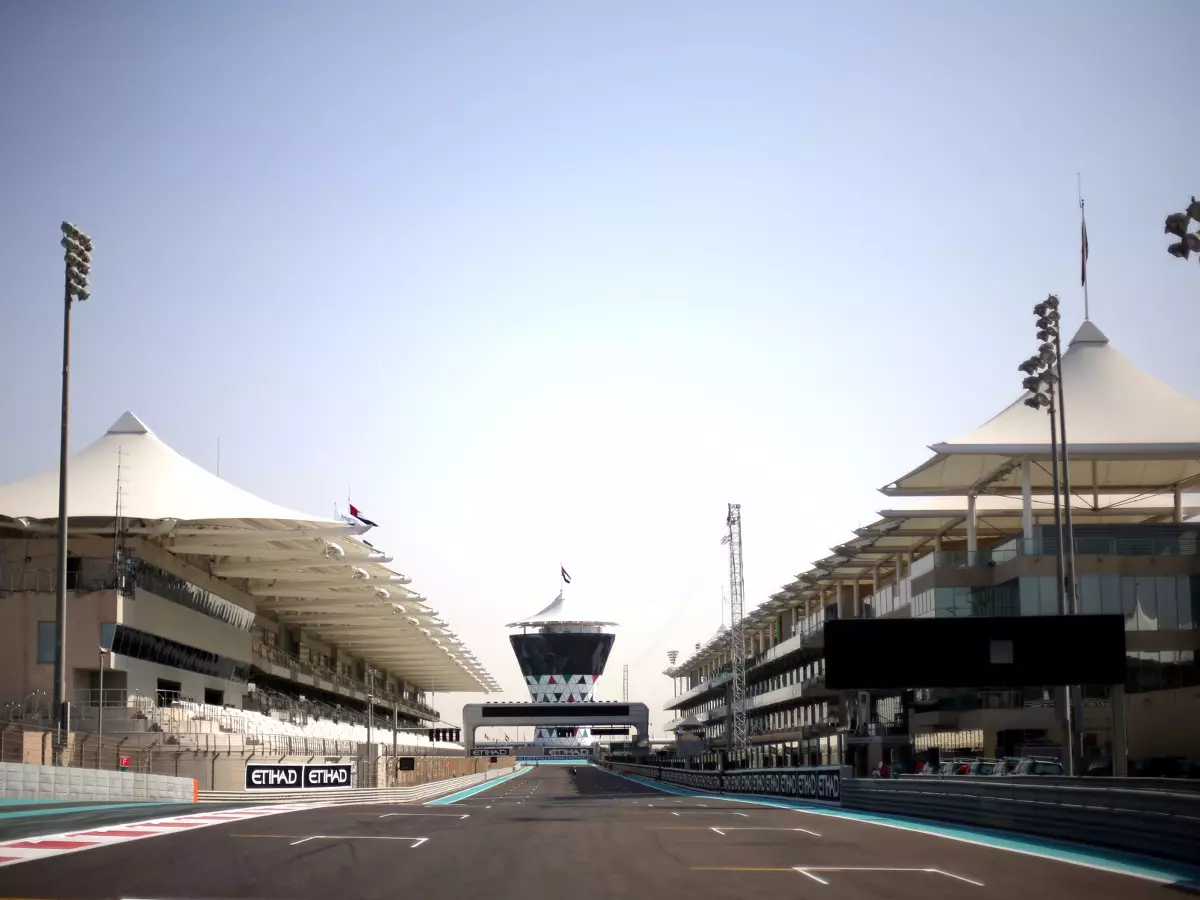 Startgerade des Yas Marina Circuit Foto zur News: Medien: Terroranschlag auf Abu-Dhabi-Grand-Prix geplant