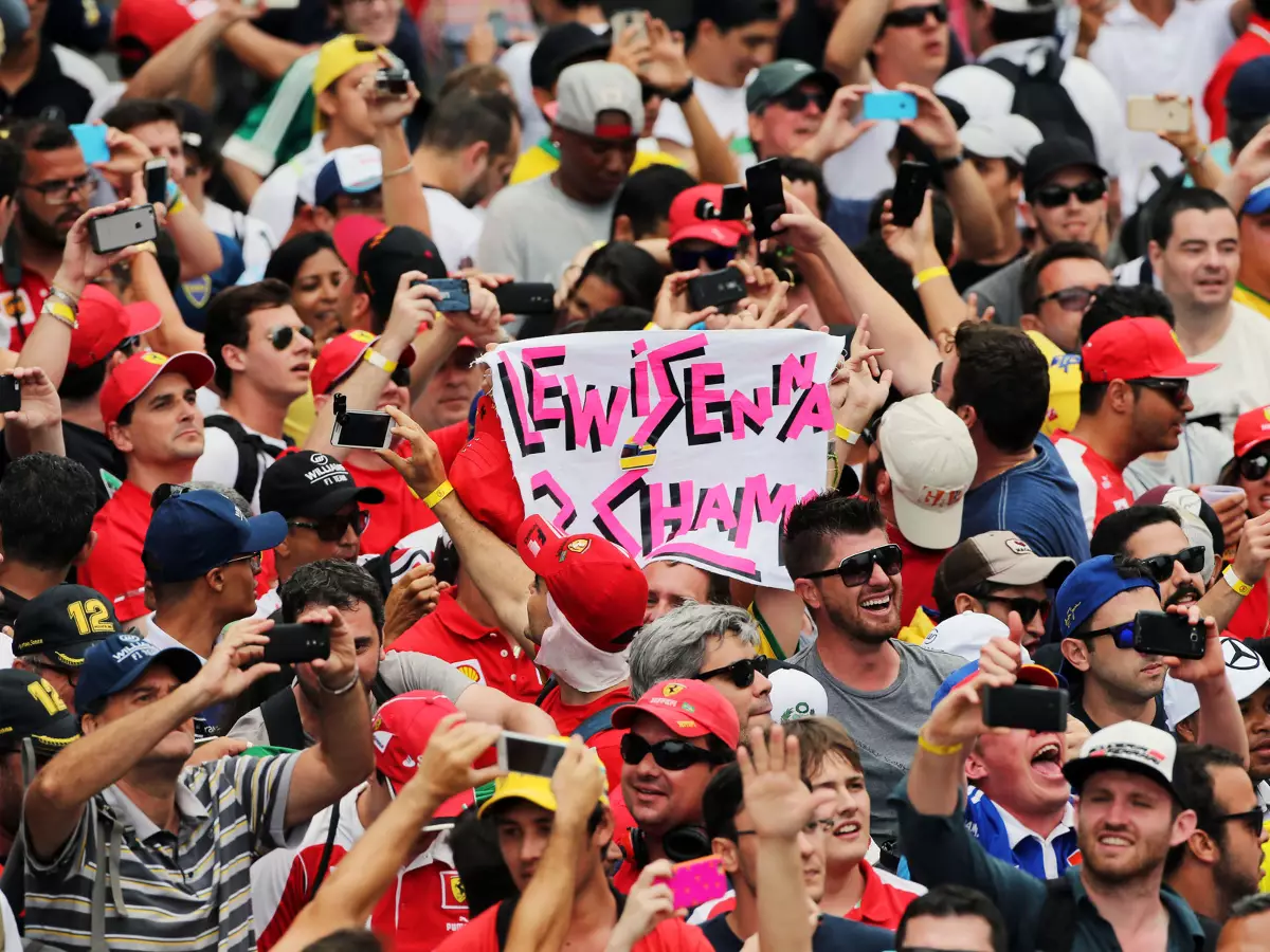 Fans Foto zur News: Mehr Social Media: Formel 1 plant Fan-Votings