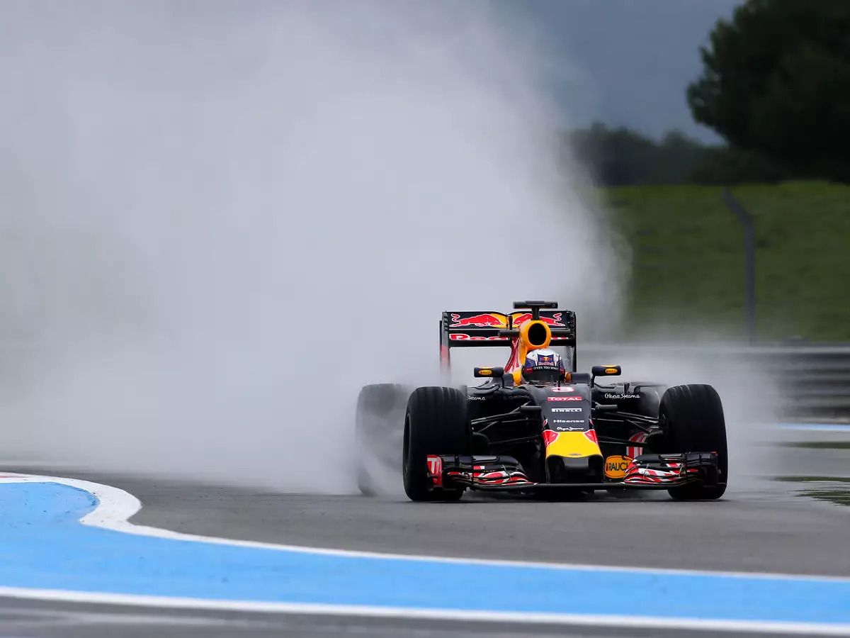 Foto zur News: Formel-1-Testauftakt in Le Castellet: Ricciardo setzt Bestzeit