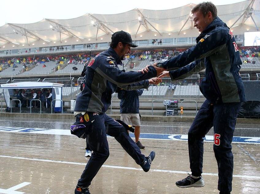 Foto zur News: Ricciardo und Kwjat: Vom Tänzchen zum echten Teamduell?