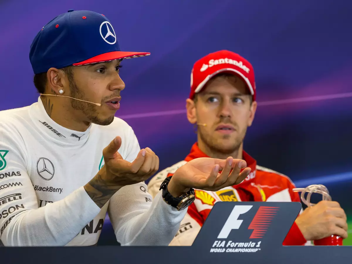 Lewis Hamilton, Sebastian Vettel Foto zur News: Lewis Hamilton kontert Vettels Kritik an Mercedes-Dominanz