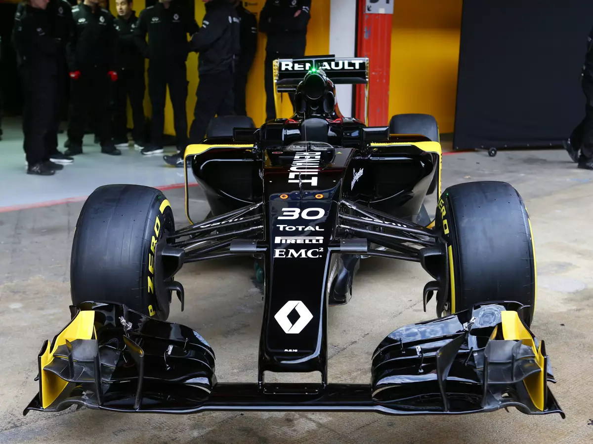 Präsentation/Launch des R.S.16 Foto zur News: Formel-1-Autos 2016: Renault rollt den R.S.16 aus