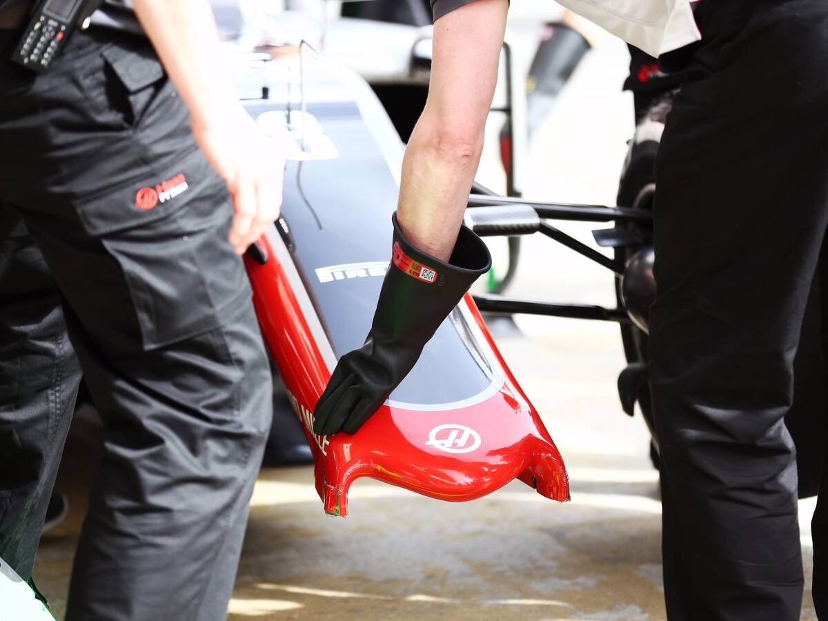 Foto zur News: Erster Panne: Defekter Frontflügel stoppt Haas und Grosjean