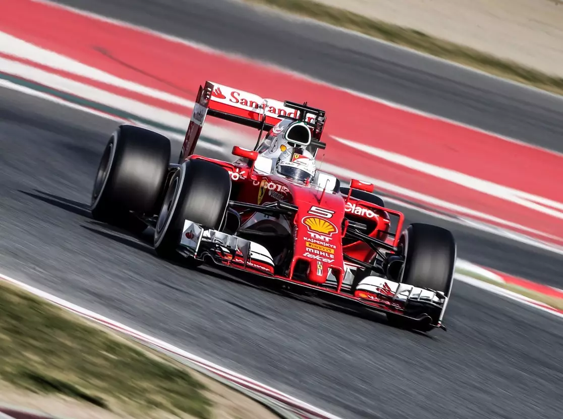 Sebastian Vettel Foto zur News: Ferrari-Teamchef: "Die Frage ist, wie gut Mercedes ist..."