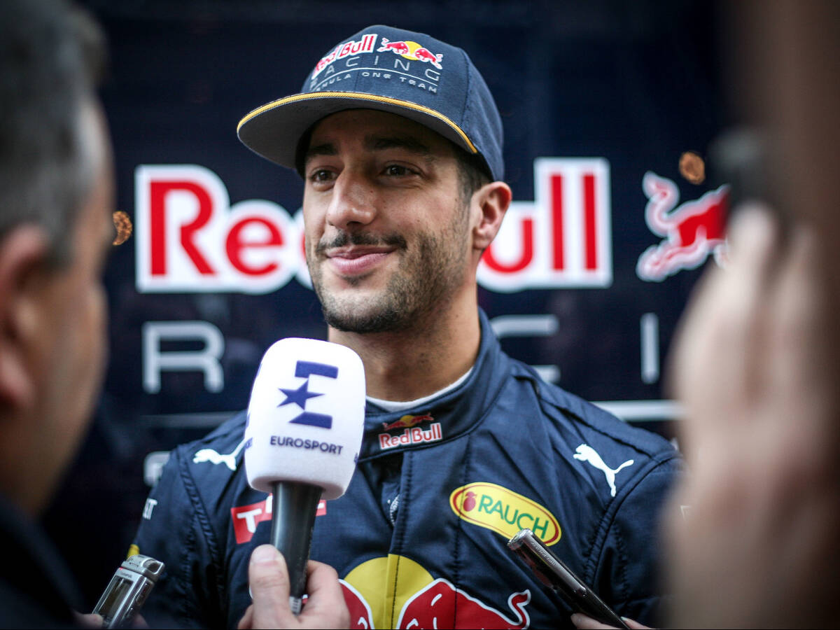 Foto zur News: Ricciardo: Mercedes könnte die ersten vier Rennen dominieren