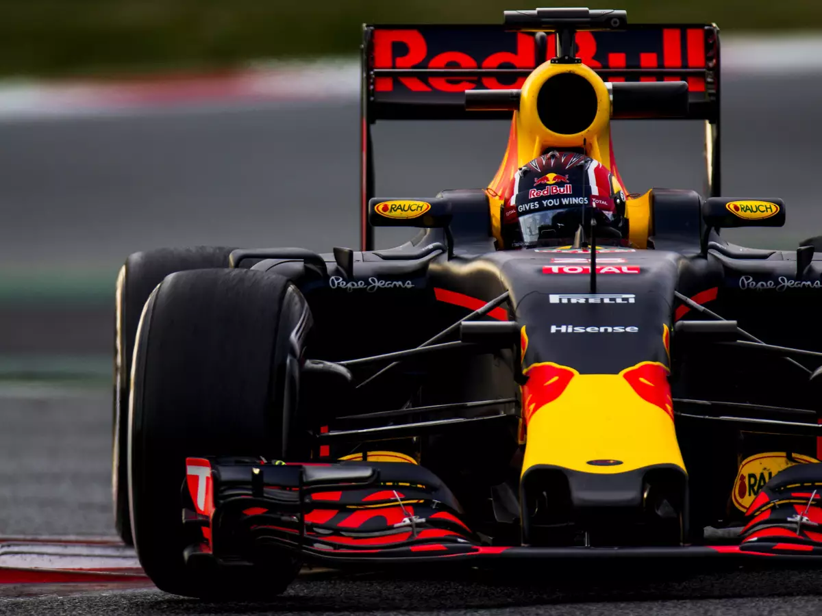 Daniil Kwjat Foto zur News: Renault-Antrieb: Auch Red-Bull-Pilot Kwjat optimistisch