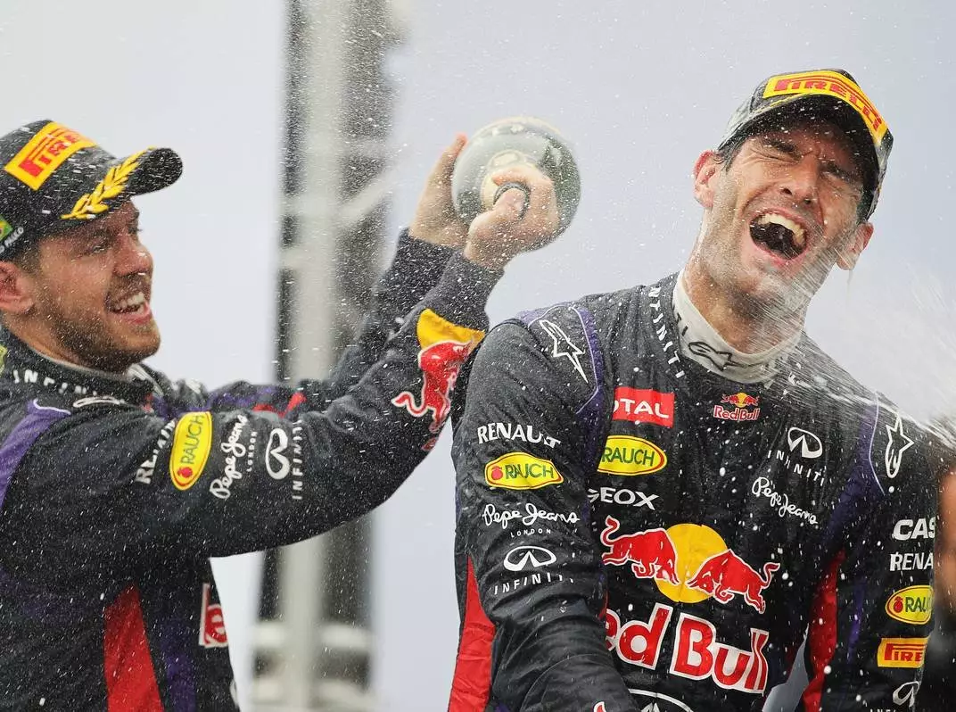 Mark Webber, Sebastian Vettel Foto zur News: Webber plaudert über Verhältnis zu Vettel: "Viel entspannter"