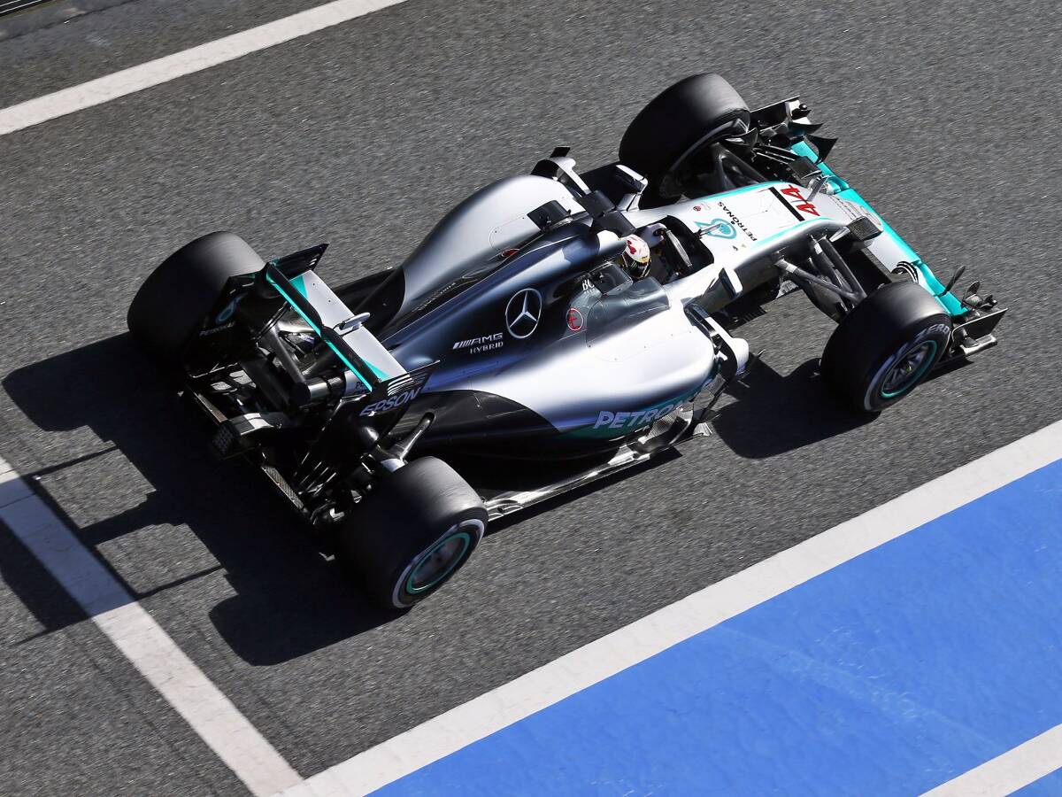 Foto zur News: Lewis Hamiltons Drohung: "Mercedes noch stärker als 2015"