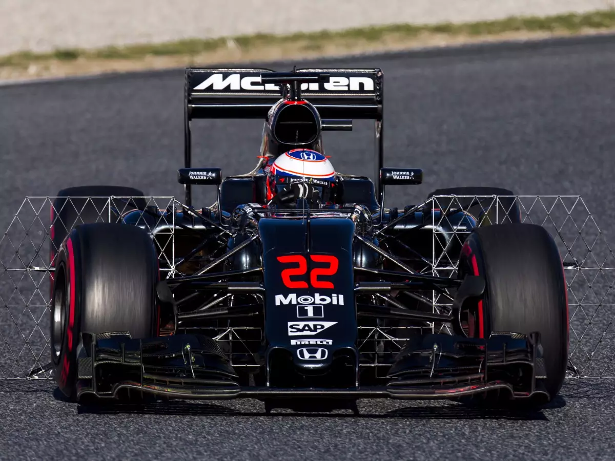 Foto zur News: McLaren: Volle 2016er-Version erst in Melbourne