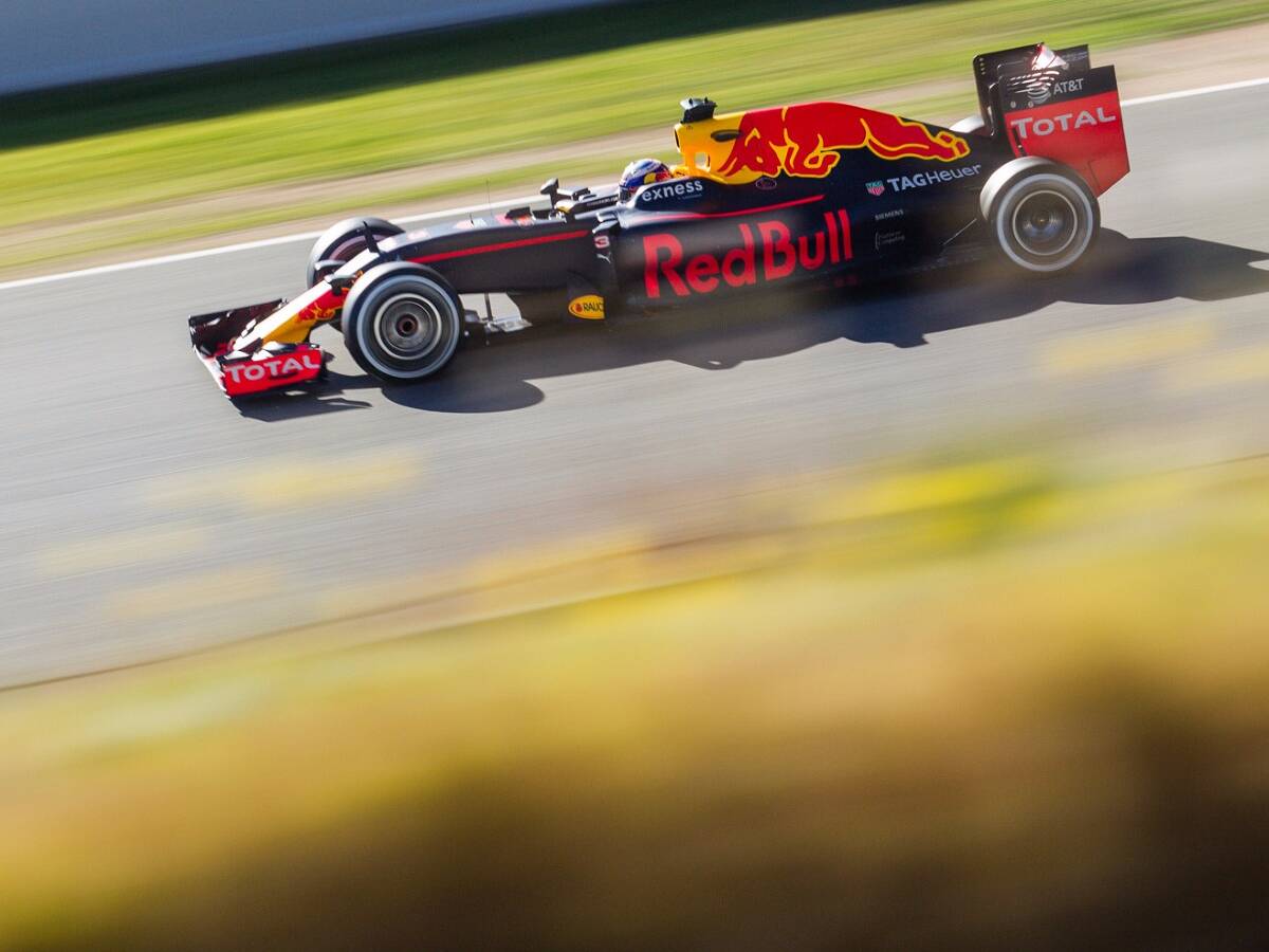 Foto zur News: Daniel Ricciardo glaubt an 2016: "Haben ein Superauto"
